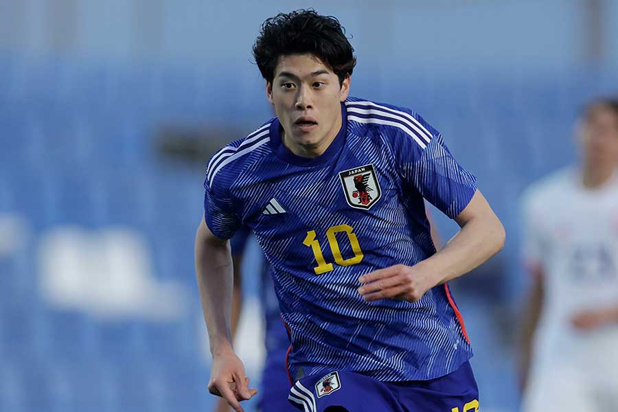 サッカー日本代表の鈴木唯人【写真：Getty Images】