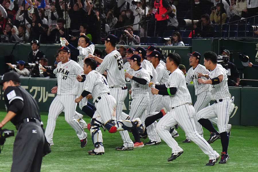 アジアプロ野球チャンピオンシップでサヨナラ勝ちした日本代表【写真：荒川祐史】