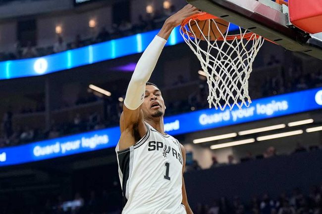 NBAドラフト1位が襲われた珍事に米爆笑 背中に違和感、1文字違いの誤植