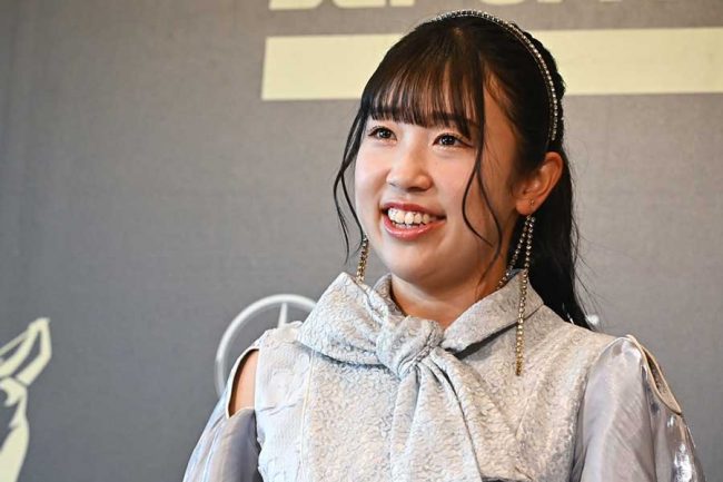 乃木坂46にもないオンリーワン」 女子ゴルフ菅沼菜々の大胆ドレスに