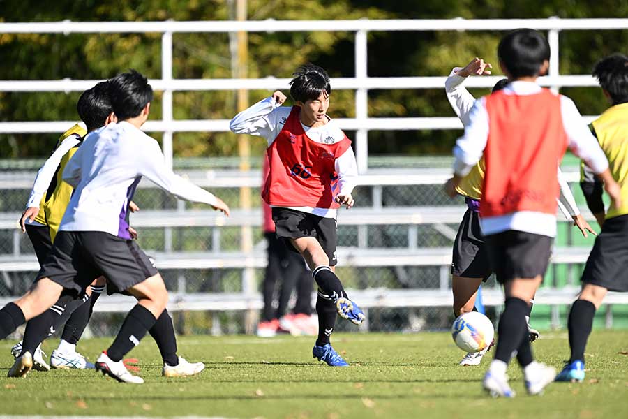 堀越高は全国高校サッカー選手権に2年ぶり5回目の出場。本大会に向けて練習にも熱が入る【写真：徳原隆元】