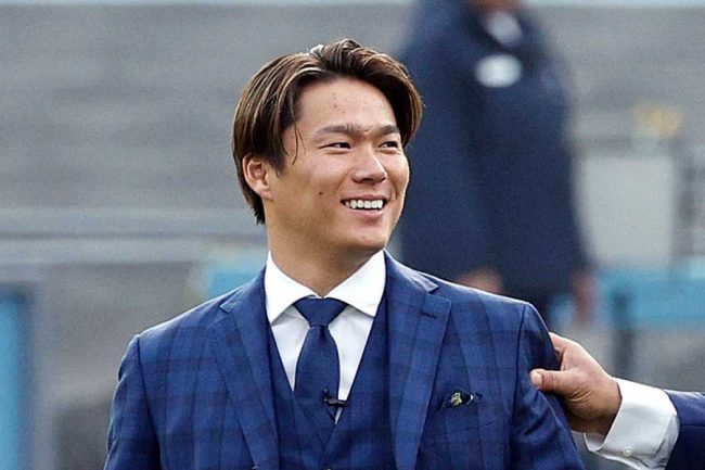 山本由伸の入団会見、隣の人物に異例の注目「一平さんじゃない」 代理