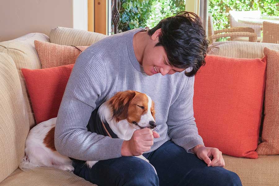 大谷翔平と愛犬のデコピン【写真：Getty Images】