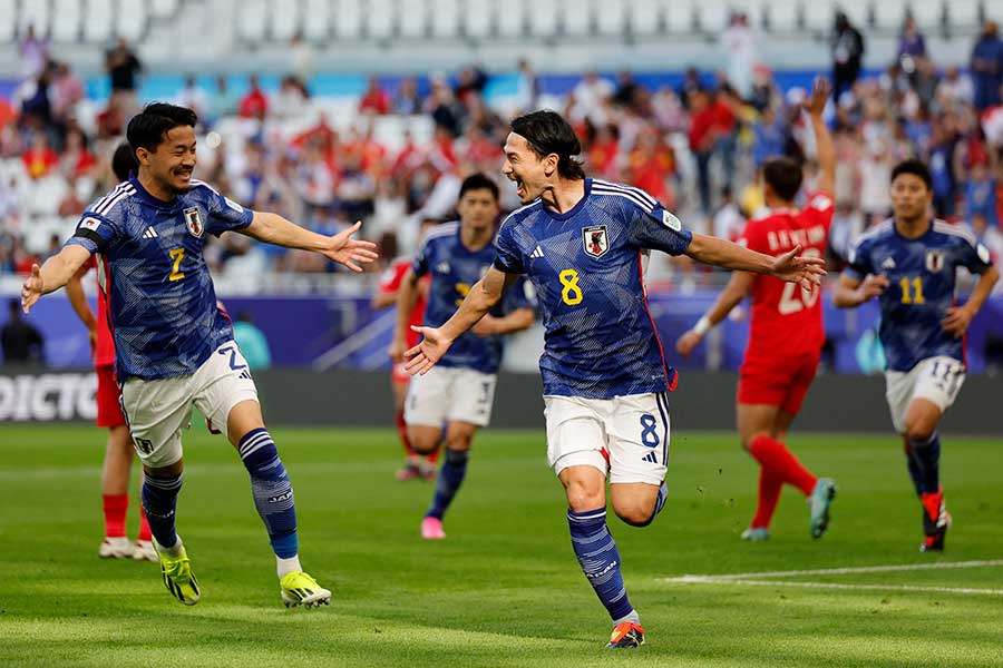 アジアカップ、ベトナムを下したサッカー日本、2ゴールを決めた南野拓実【写真：ロイター】