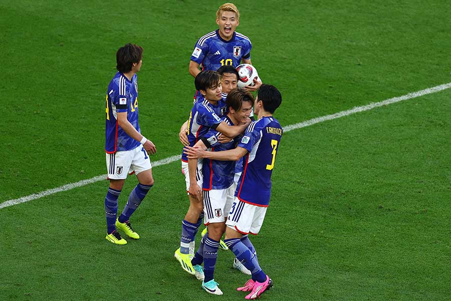 ベトナム戦に出場した日本代表選手たち【写真：ロイター】