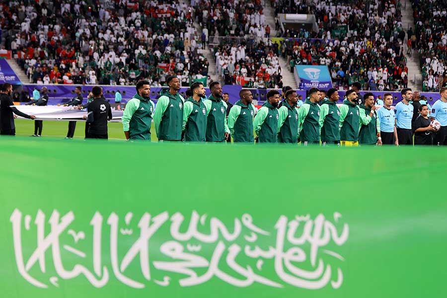 サウジアラビア代表コーチに日本のファンから熱視線が注がれている【写真：ロイター】