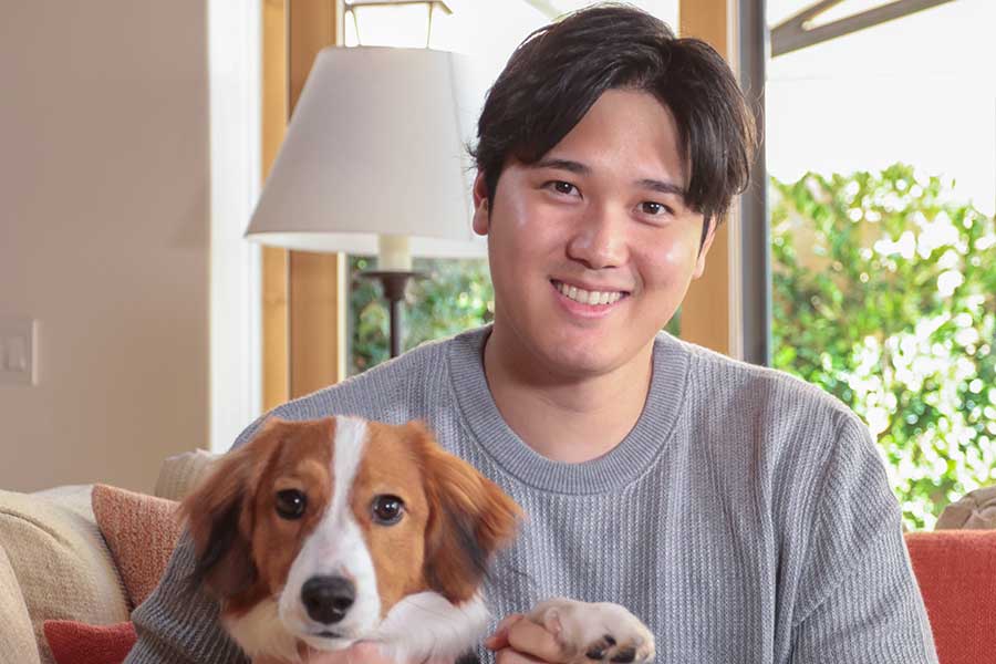 大谷翔平と愛犬のデコピン【写真：Getty Images】