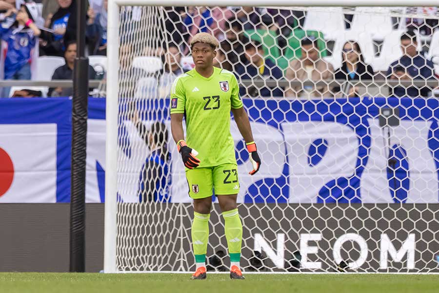 日本代表のGK鈴木彩艶【写真：Getty Images】