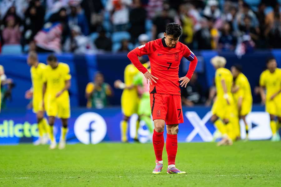 引き分けに終わり落胆する韓国ソン・フンミン【写真：Getty Images】