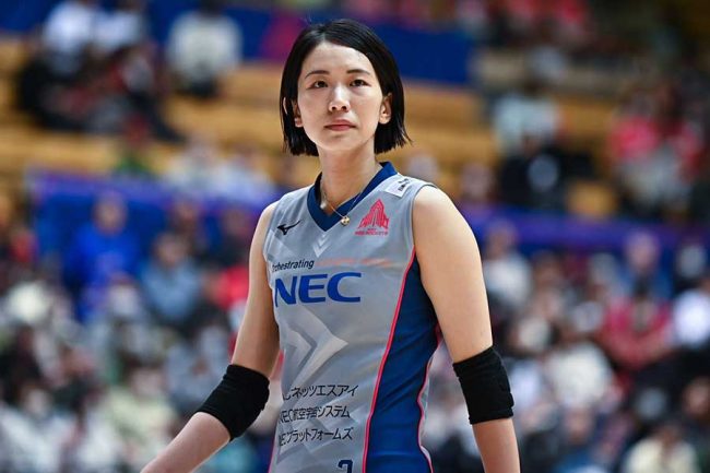 選手に取材する少年がド緊張 Vリーグ盛り上げ企画…古賀紗理那は声援に