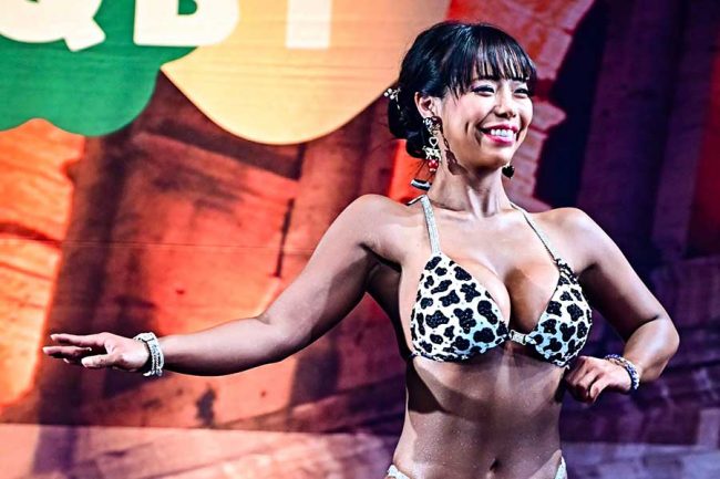 うし子 胸トレでバストG→Iカップに 16時間夜勤こなす介護士は体重70kgから