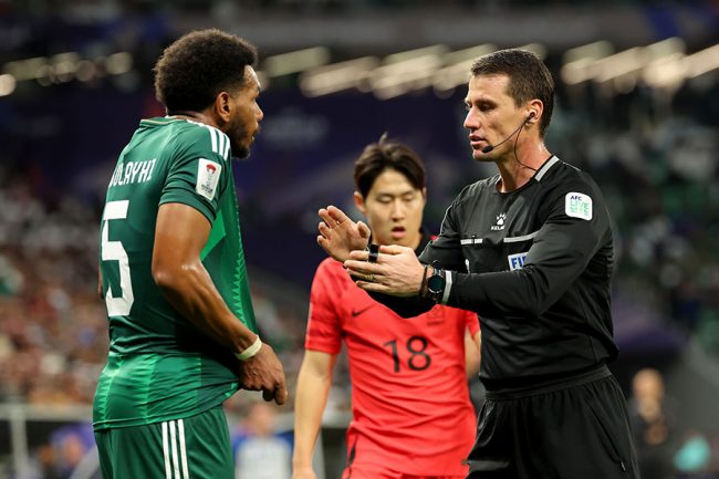 韓国FW、サウジ選手に首を掴まれる 「いつも態度悪い」「ヒチャンに何