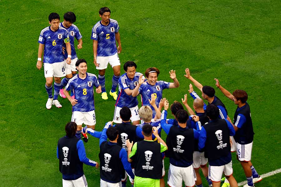 アジアカップ、バーレーンからゴールを奪い喜ぶ日本代表【写真：ロイター】