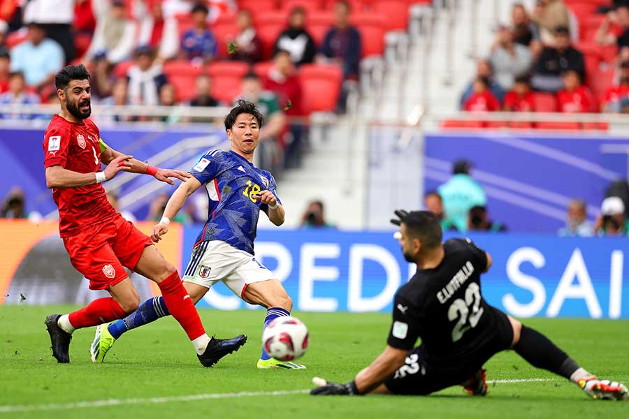 ゴール前へ走り込む浅野拓磨【写真：Getty Images】