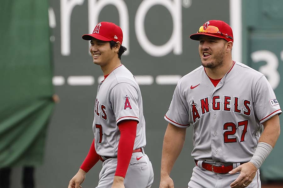 6年間ともにプレーしたマイク・トラウト（右）と大谷翔平【写真：ロイター】