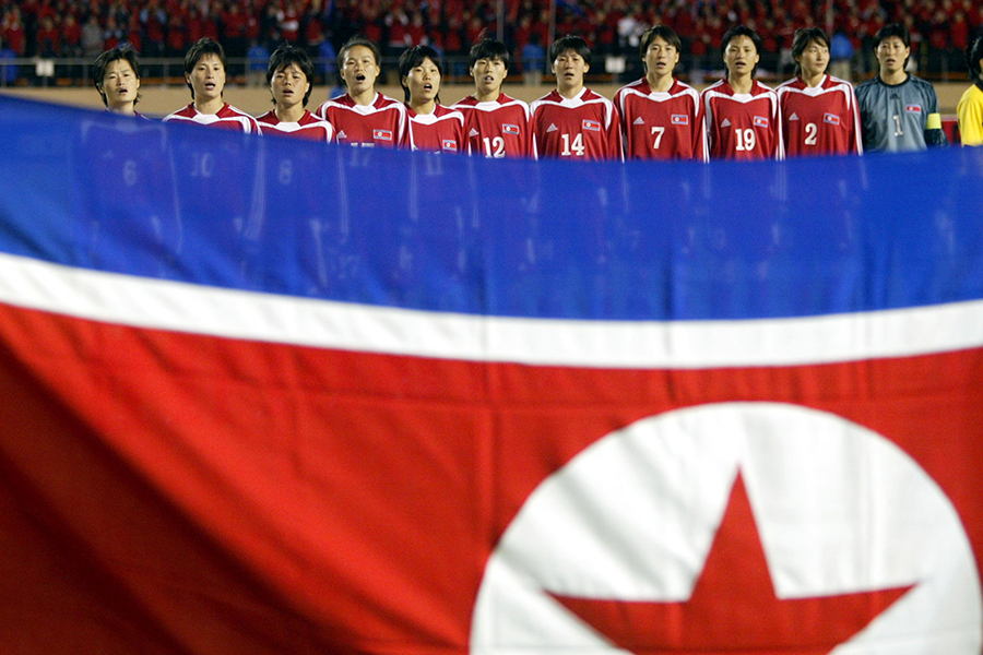 2004年4月24日、五輪出場権を懸けて日本と対戦した北朝鮮代表【写真：Getty Images】