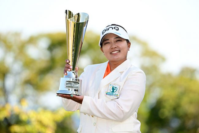 鈴木愛が完全優勝で今季初V！ 4日間大会では自身初、6打差圧勝で