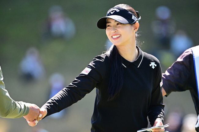 柏原明日架が46位→4位に急浮上 10m超パット3度成功、4年5か月ぶりVへ