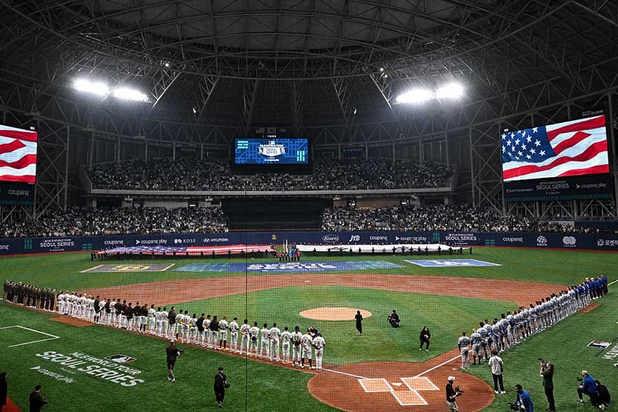 高尺スカイドームで行われた開幕戦【写真：Getty Images】