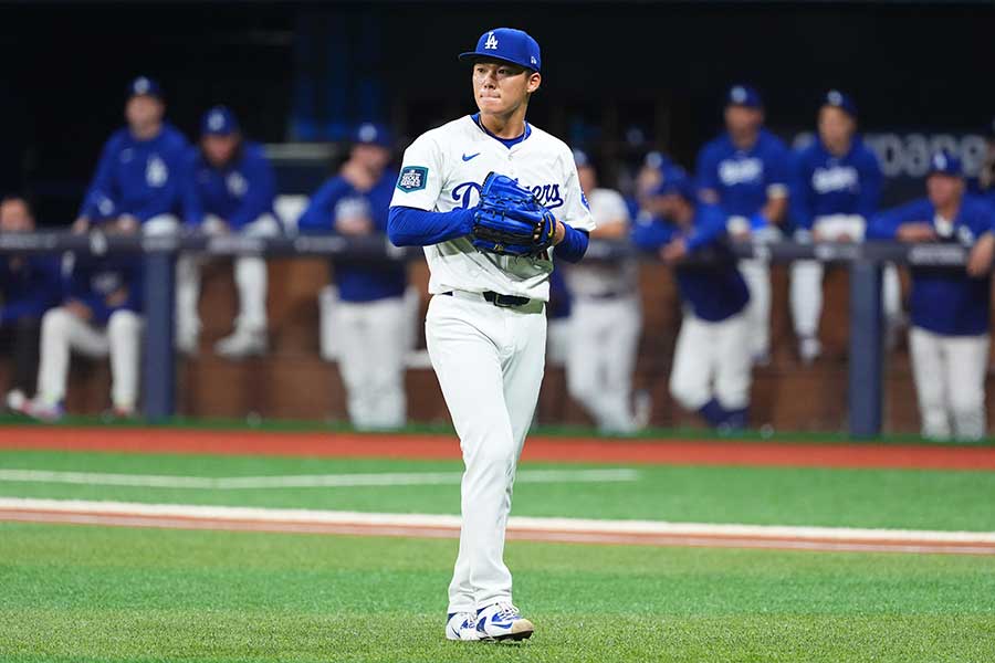 初回に5点を失ったドジャースの山本由伸【写真：Getty Images】