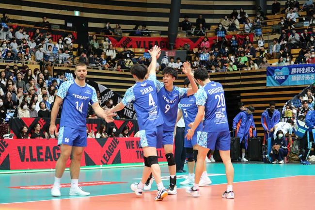 東レ、昨季王者の名古屋を撃破で4強！ フルセットの大接戦、16得点の