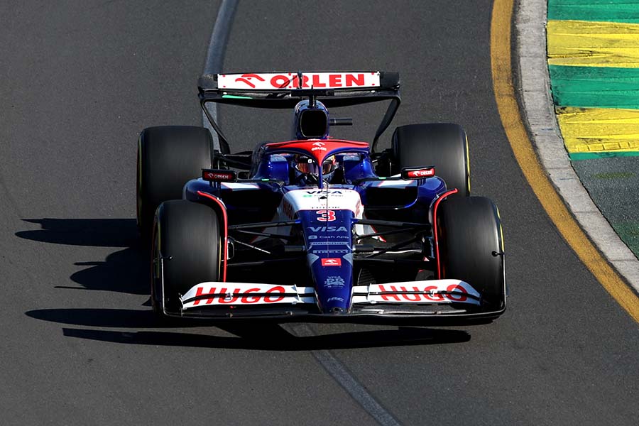 オーストラリアGPで走るRBのダニエル・リカルド【写真：ロイター】