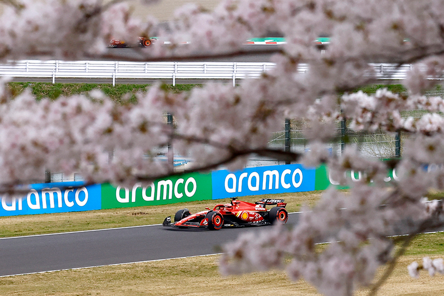 日本GPでフェラーリがサプライズでファンサービス【写真：ロイター】