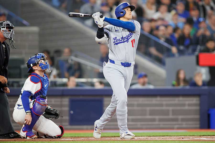 ブルージェイズ戦、ブーイング後に7号を放つドジャースの大谷翔平【写真：Getty Images】