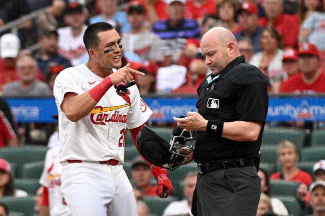 ヌートバー開始9分で退場、判定に不満か 珍しく怒りの表情、米記者も