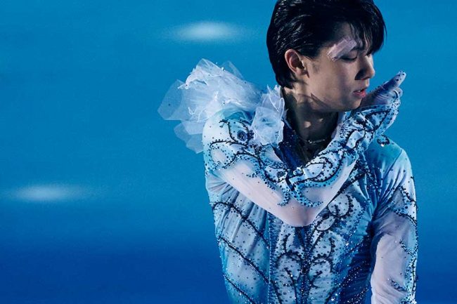 背後にチラリ…公開された羽生結弦の最新ショット 「アメージングだわ