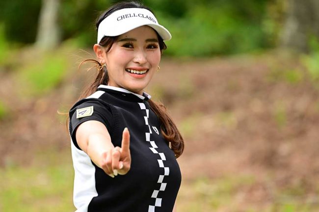少し恥ずかしかった」 ショーパン姿が話題、女子ゴルファー臼井麗香が