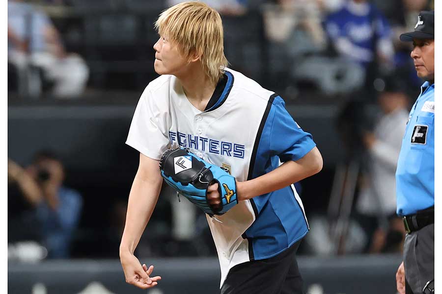 日本ハムー中日戦で始球式を務めた高田真希【写真：産経新聞社】