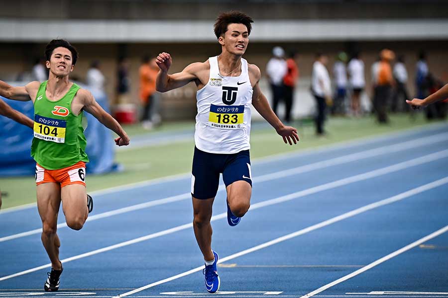 男子100m決勝レースを駆け抜けた柳田大輝【写真：中戸川知世】