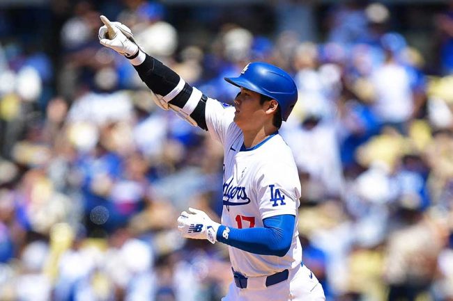 ドジャース 大谷翔平
ボブルヘッド ミニ
ホームユニフォーム
4.5インチ ドジャース 】#大谷翔平 2試合連発！レフトスタンドへの第27号2