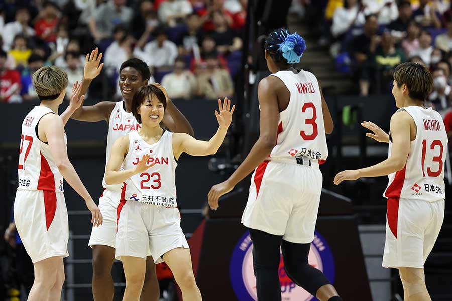 オーストラリア代表と対戦した女子バスケ日本代表【写真：Getty Images】