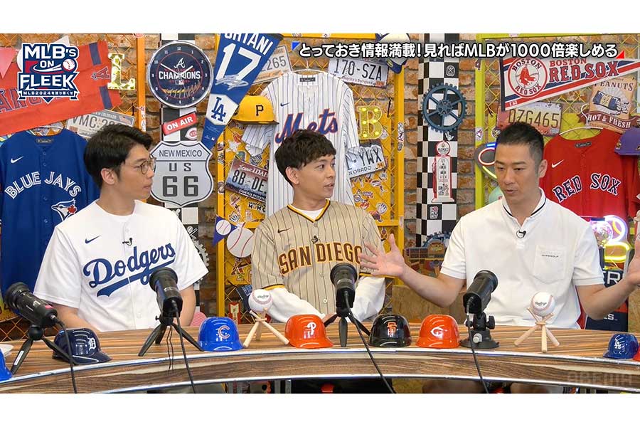 情報番組「MLB's ON FLEEK」で番組MCを務めるお笑いコンビ・さや香と西岡剛氏【写真提供：（C）AbemaTV,Inc.】