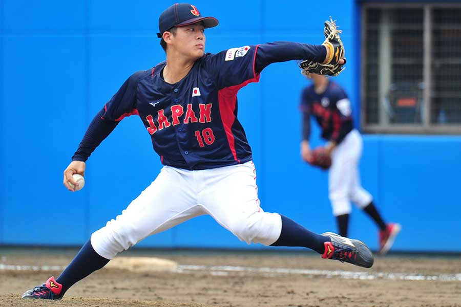 中村の豪快な投球フォーム。コロナ禍の隔離された環境で生み出された【写真：羽鳥慶太】