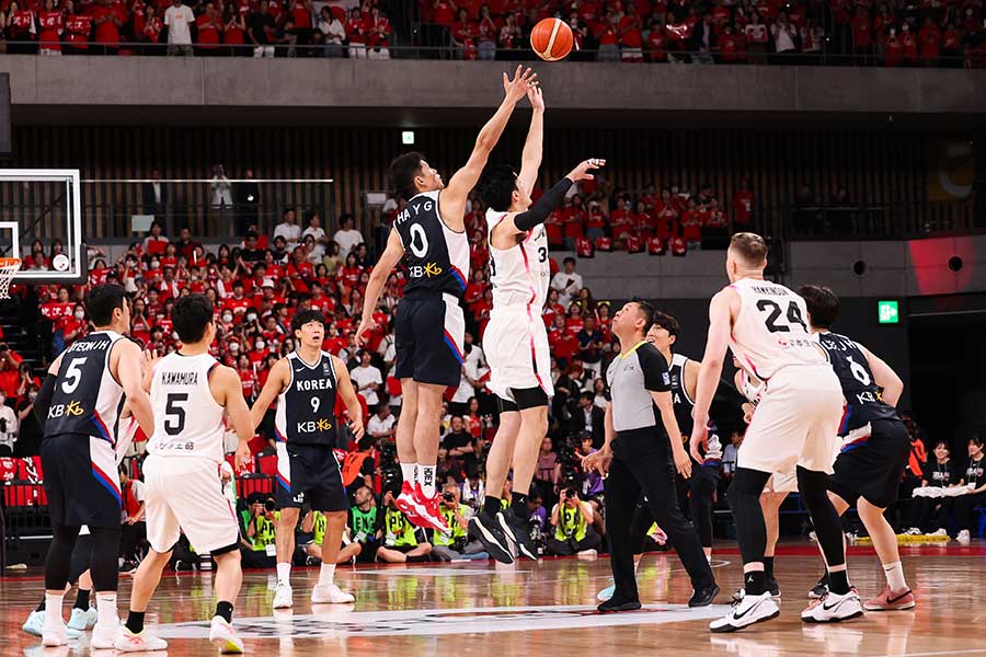 韓国と強化試合を行った男子バスケ日本代表【写真：Getty Images】