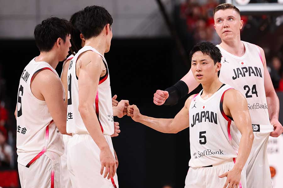 韓国と強化試合を行った男子バスケ日本代表【写真：Getty Images】