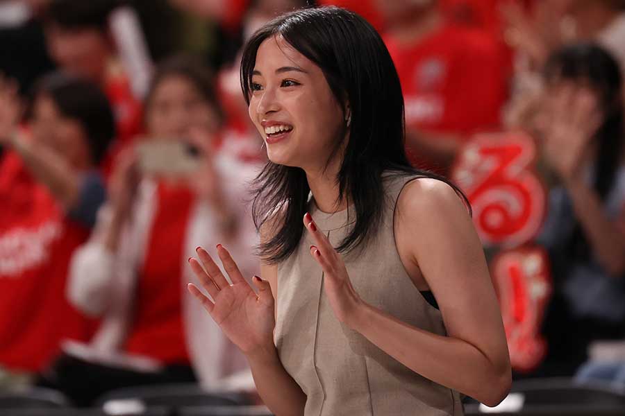 女子バスケ日本代表の試合を観戦した広瀬すず【写真：Getty Images】