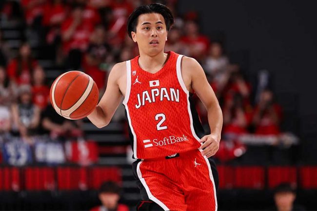 バスケ富樫勇樹、人気女優2人に挟まれた舞台裏が話題 実は全員に共通点