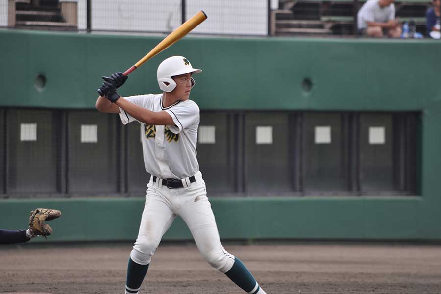 9回1死満塁から走者一掃の決勝二塁打を放った松陽・山本樹【写真：山野邊佳穂】