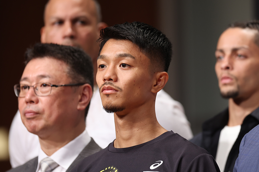 会見に出席し、フォトセッションに応じる中谷潤人【写真：高橋学】