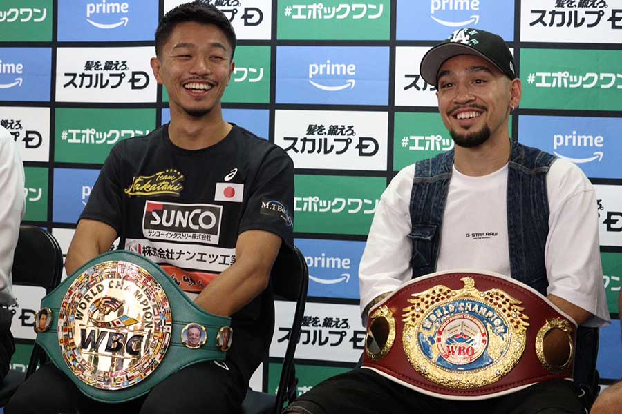 仲良く会見に臨む中谷潤人（左）とアンソニー・オラスクアガ（右）【写真：浜田洋平】