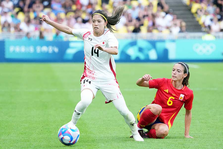 サッカー女子日本代表の長谷川唯【写真：Getty Images】