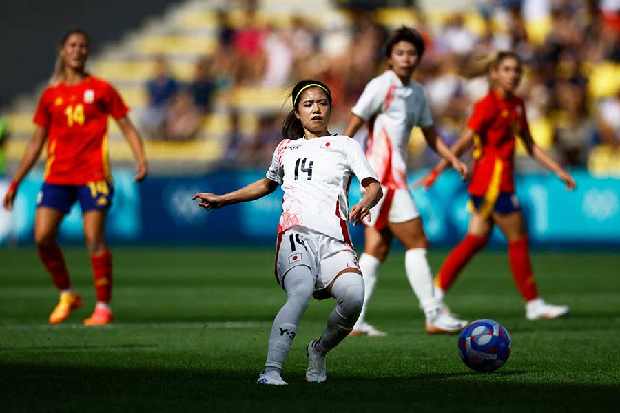 サッカー女子日本代表の長谷川唯【写真：ロイター】