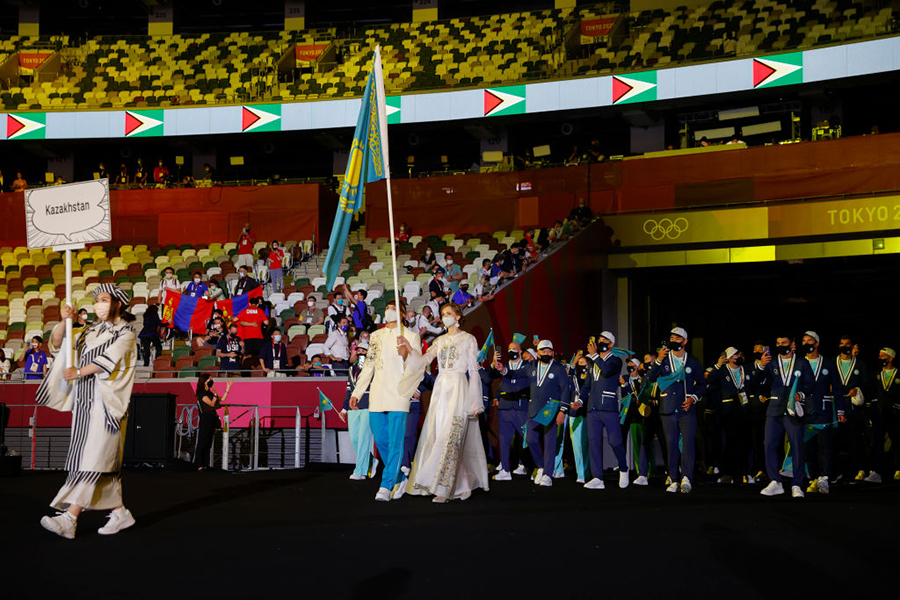 2021年の東京五輪の開会式でカザフスタンの旗手を務めたオルガ・リパコワ【写真：Getty Images】