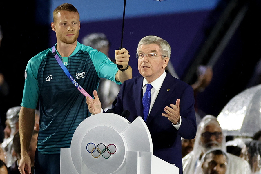 パリ五輪開会式でスピーチするトーマス・バッハ会長【写真：ロイター