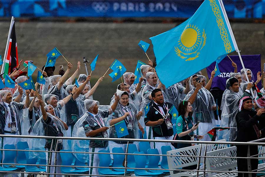 カザフスタン選手団【写真：ロイター】