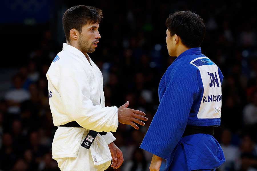 柔道男子60キロ級準々決勝で対戦した永山竜樹（青）とフラン・ガルリゴス【写真：ロイター】